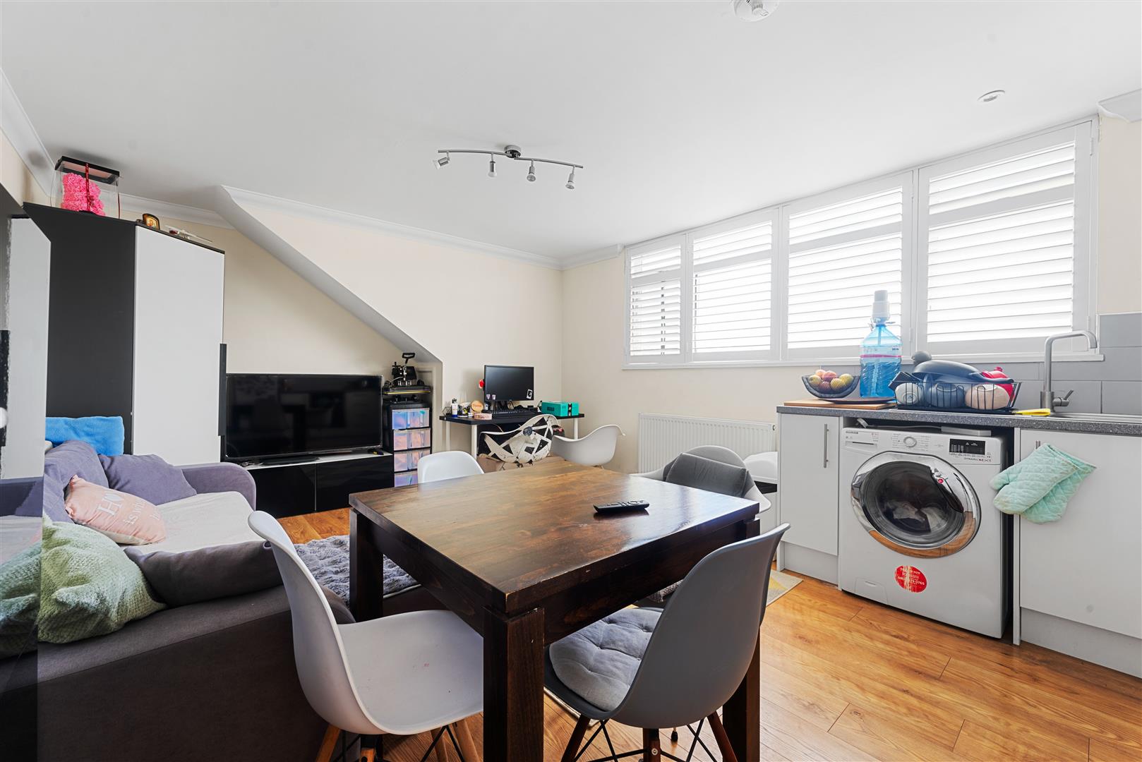 1 bed property in Epsom Road, Sutton
